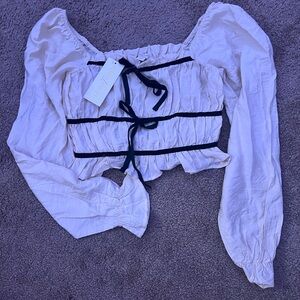 Size: xs cream and black cropped long sleeve with bows #bows #trendy
